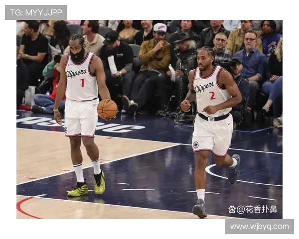 火箭与马刺激战正酣 双方全力争夺季后赛席位的关键战役