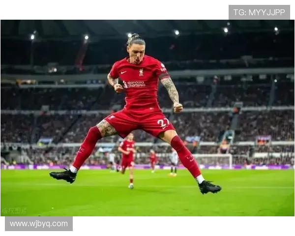 努涅斯在赛场上的精彩表现引发热议球迷期待他未来的成长与突破